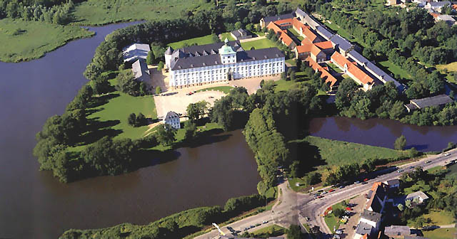   http://all-castles.com/media/img/castles/Gottorf2.jpg         